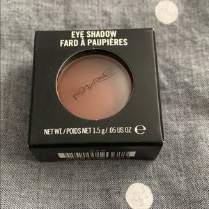 MAC eyeshadow -NEW